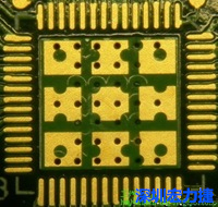 這也是不好的通孔設計，但部份通孔已經(jīng)用綠漆(mask)蓋上，但仍有部份通孔未塞孔。 