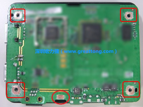 手動去綠漆。使用傳統(tǒng)的刀片去除綠漆后的效果。