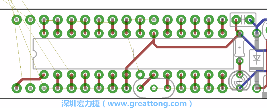 諧振器應(yīng)擺放在ATmega微控制器的針腳8、9和10旁邊，在共鳴器和微控制器中間的高頻信號線應(yīng)該要愈短愈好，此外，其它的信號線應(yīng)該要遠(yuǎn)離這個區(qū)域且配置在諧振器的下方，這樣做是為了防止不必要的無線電波干擾。