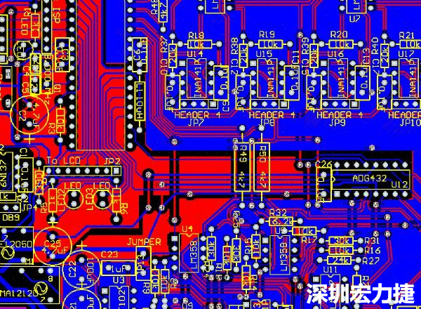 一般產(chǎn)品的PCB設(shè)計，多數(shù)先決定元件布局，再進行線路連接，于元件位置就先改善干擾問題，再從線路細節(jié)著手改善產(chǎn)品。
