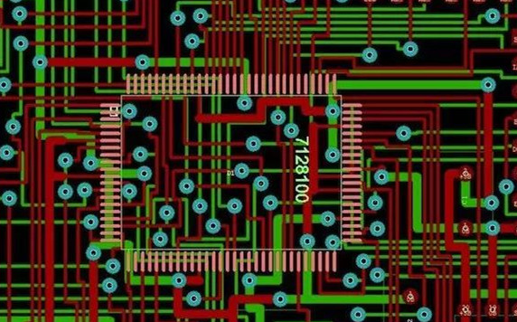 圖1：兩種PCB模型的部分電路。頂圖：傳統(tǒng)設(shè)計版本。