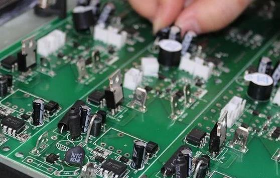 PCBA加工貼片元器件與插件元器件的區(qū)別在哪？